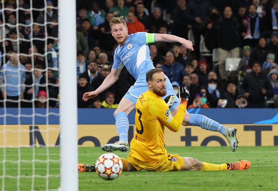 Liverpool dễ dàng vượt qua Benfica, Man City thắng tối thiểu Atletico